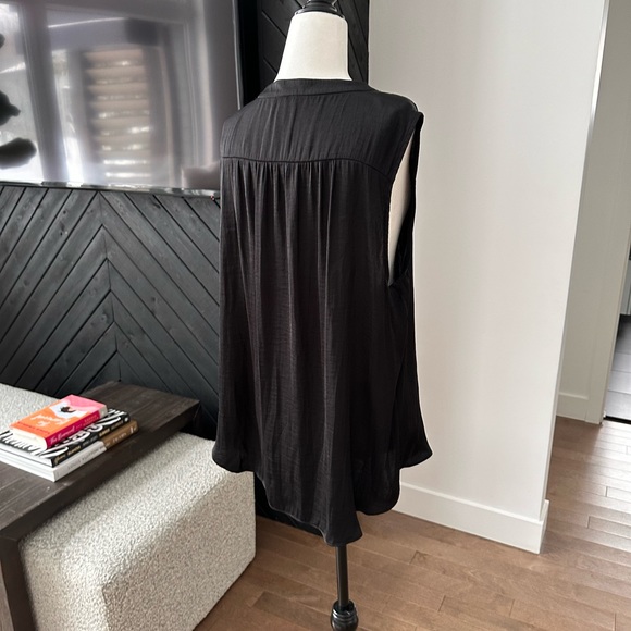 VINCE CAMUTO Ladies Blouse - Picture 2 of 6